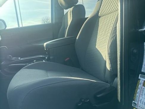 Used 2022 Toyota Tacoma SR image 3