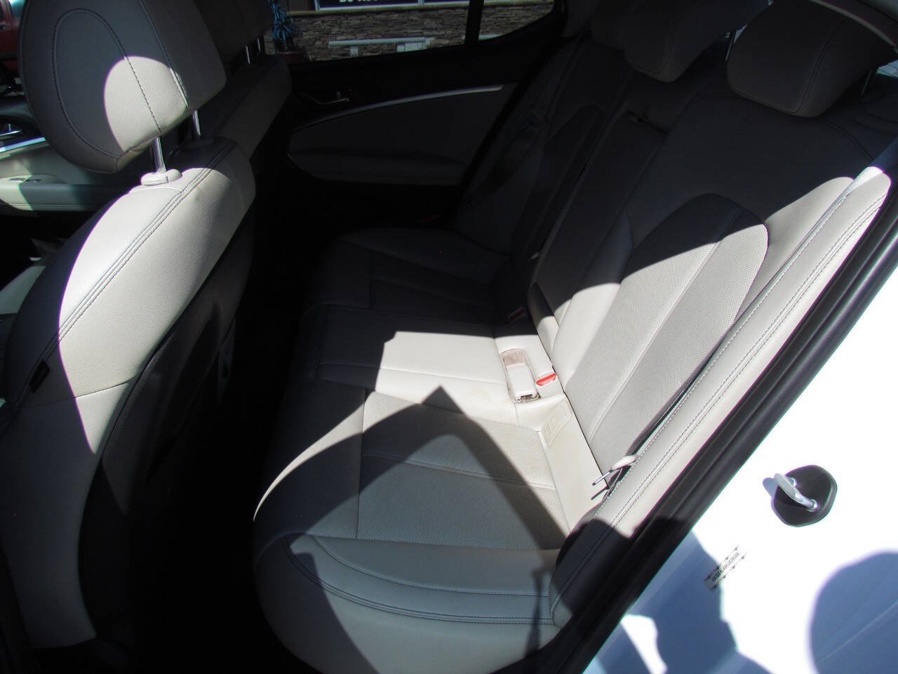 Used 2019 Genesis G70 2.0T Advanced RWD image 12