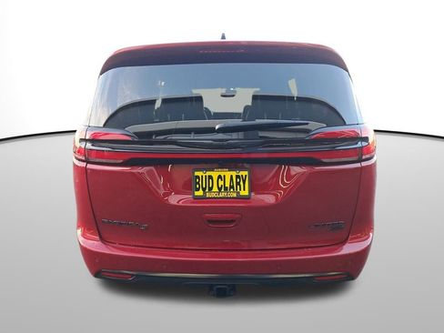 New 2026 Chrysler Pacifica Limited w/ Uconnect Theater Family Group image 4