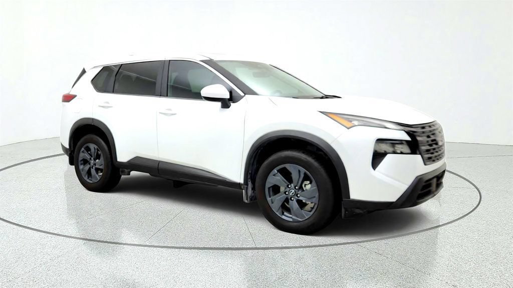 Used 2026 Nissan Rogue SV FWD image 3