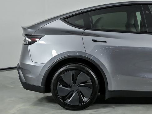 Used 2026 Tesla Model Y Long Range image 13