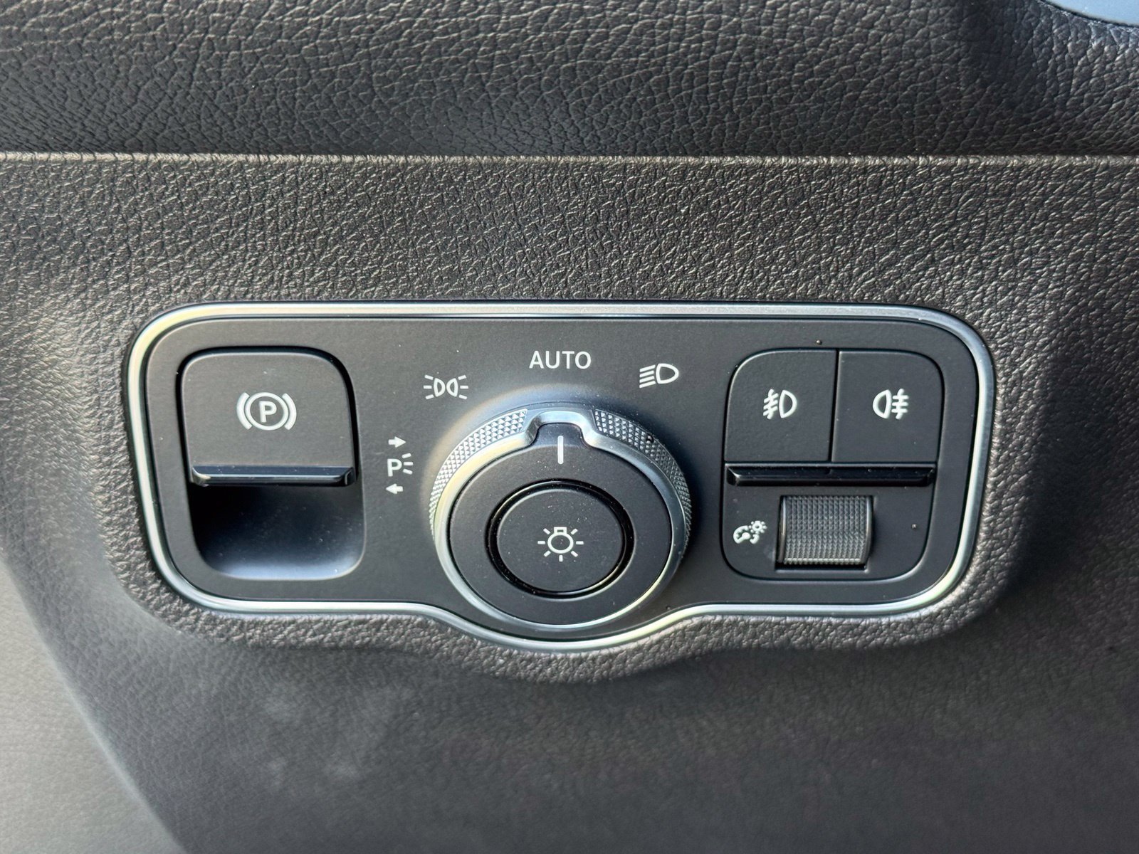Used 2023 Mercedes-Benz GLB 250 image 26