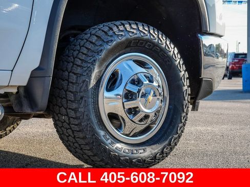 Used 2025 Chevrolet Silverado 3500 LTZ w/ LTZ Convenience Package AWD/4WD image 9