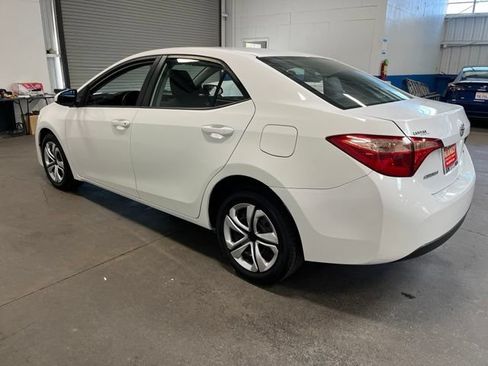 Used 2017 Toyota Corolla LE w/ Carpet Mat Package (TMS) FWD image 5