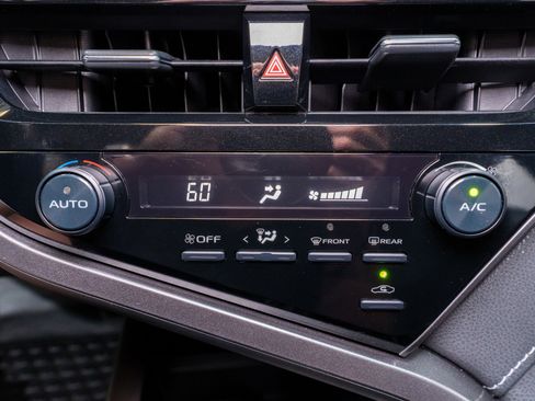 Used 2021 Toyota Camry SE FWD image 18