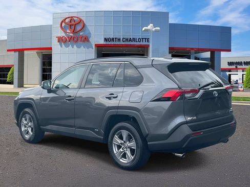 Used 2022 Toyota RAV4 XLE w/ Convenience Package AWD/4WD image 6