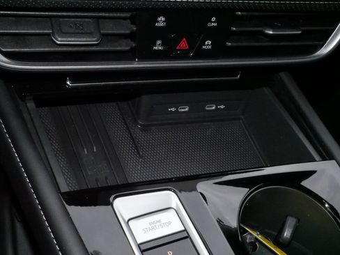 Certified 2025 Volkswagen Atlas SEL Premium R-Line image 24