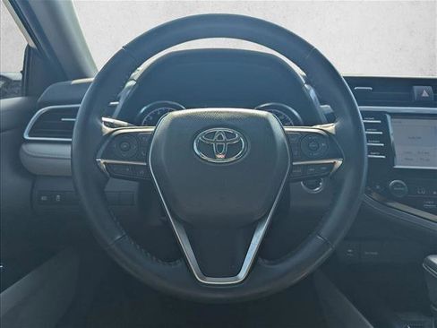 Used 2018 Toyota Camry XLE FWD image 6
