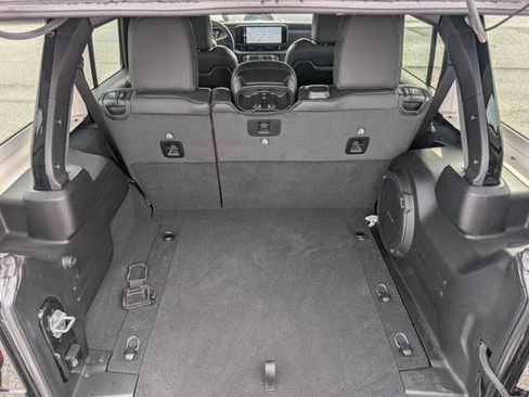 Used 2026 Jeep Wrangler Unlimited Rubicon AWD/4WD image 14