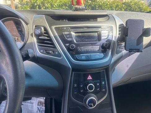 Used 2015 Hyundai Elantra SE FWD image 3
