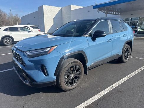 Used 2024 Toyota RAV4 XSE AWD/4WD image 3