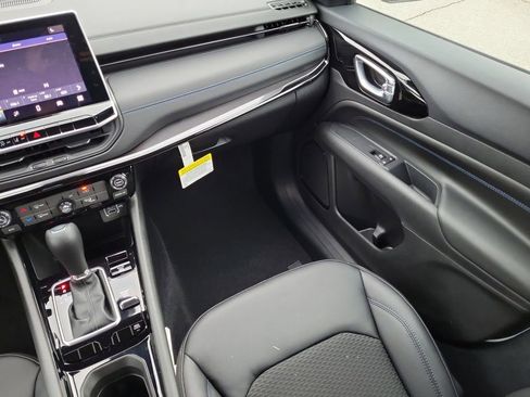 New 2026 Jeep Compass Latitude image 15