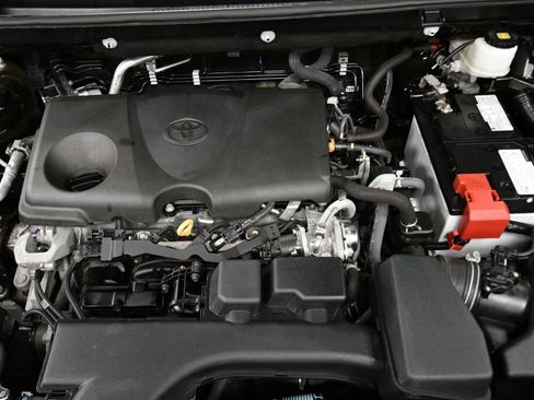 Certified 2022 Toyota RAV4 XLE image 33