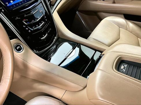 Used 2020 Cadillac Escalade Platinum image 14
