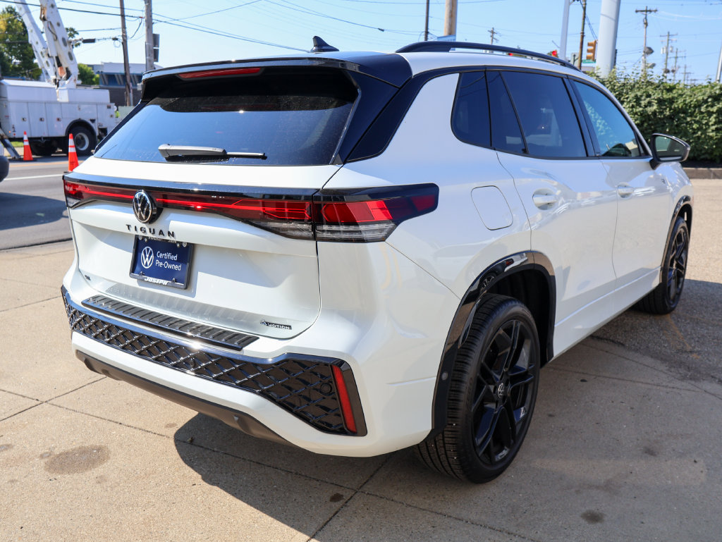 Certified 2025 Volkswagen Tiguan SE R-Line AWD/4WD image 5