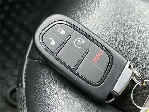 Used 2019 Jeep Cherokee Trailhawk w/ Cold Weather Group image 30