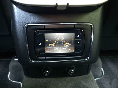 Used 2020 Bentley Bentayga Design Series image 22