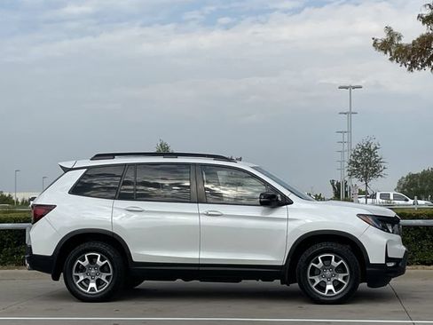 Used 2023 Honda Passport TrailSport image 3