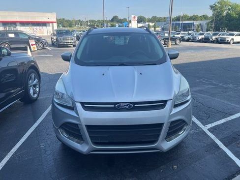 Used 2015 Ford Escape SE w/ Equipment Group 201A FWD image 2