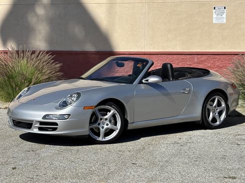 Used 2007 Porsche 911 Carrera 2dr Convertible image 3