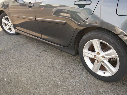 Used 2014 Toyota Camry SE FWD image 6