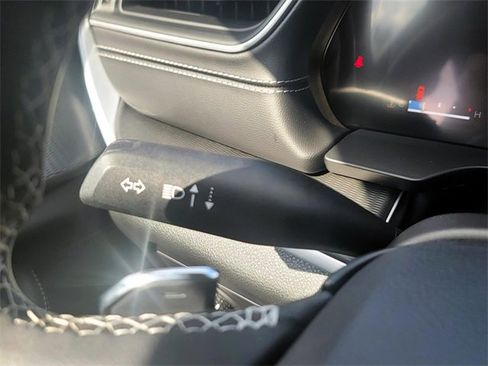 Used 2025 Jeep Grand Cherokee Laredo X image 25