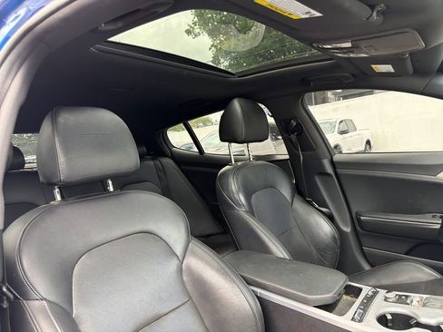 Used 2022 Kia Stinger GT1 AWD/4WD image 10