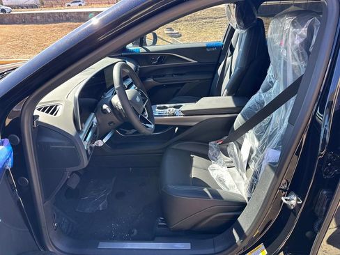 New 2025 Cadillac Lyriq Luxury image 8