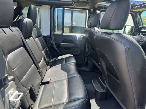 Used 2021 Jeep Wrangler Unlimited Sahara AWD/4WD image 13