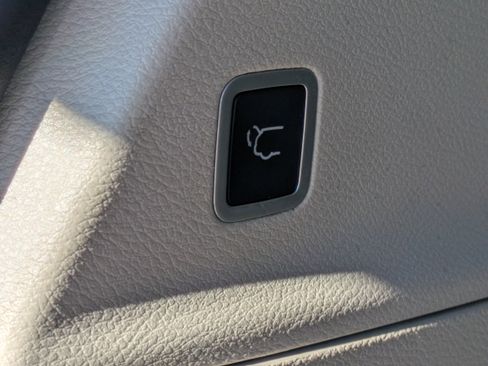 Used 2018 Chrysler Pacifica Limited w/ Advanced Safetytec Group image 14