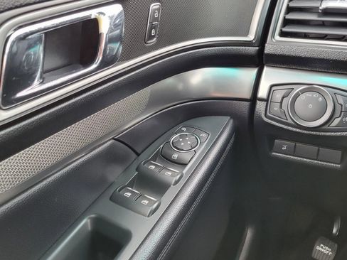 Used 2018 Ford Explorer XLT w/ Equipment Group 201A image 18