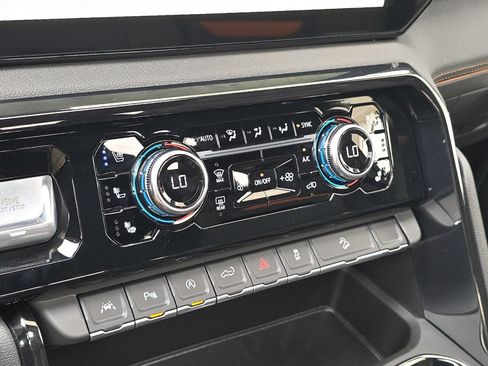 New 2026 GMC Sierra 1500 AT4 w/ AT4 Premium Package AWD/4WD image 17