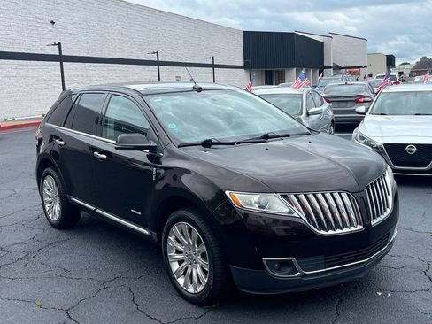 Used 2013 Lincoln MKX FWD image 3