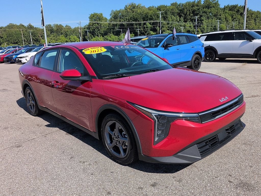 Used 2025 Kia K4 FWD image 1