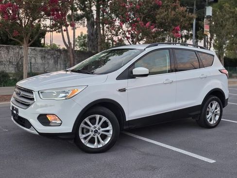 Used 2018 Ford Escape SE FWD image 34