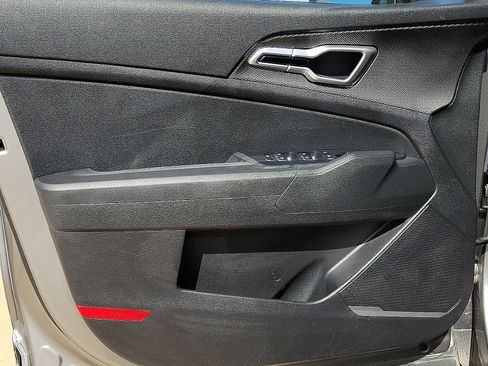 Used 2023 Kia Sportage LX image 11