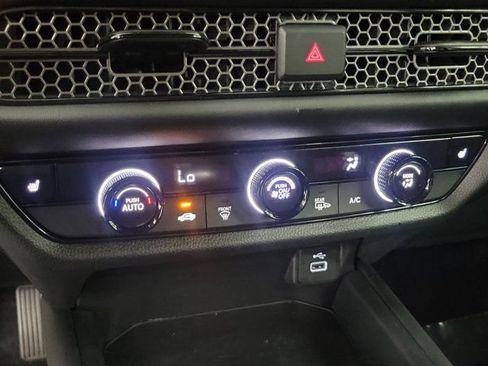 Certified 2025 Honda HR-V Sport image 30