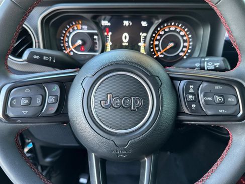 Used 2024 Jeep Gladiator Rubicon w/ Technology Group AWD/4WD image 23