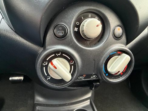 Used 2014 Nissan Versa SV image 32