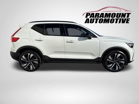 Used 2024 Volvo XC40 B5 Plus w/ Climate Package image 8