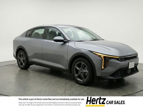 Used 2025 Kia K4 LXS image 1