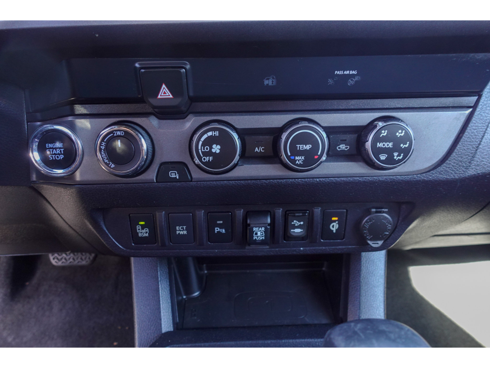 Used 2019 Toyota Tacoma TRD Off-Road w/ Technology Package AWD/4WD image 20