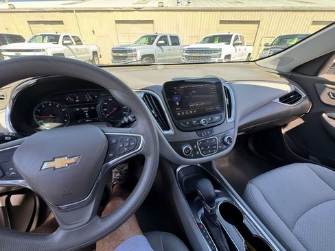 Used 2021 Chevrolet Malibu LT FWD image 24