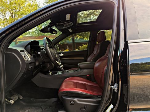 Used 2018 Dodge Durango SRT w/ Technology Group AWD/4WD image 9
