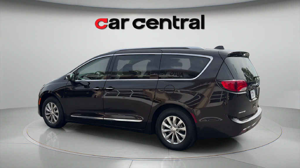 Used 2018 Chrysler Pacifica Touring-L FWD image 3