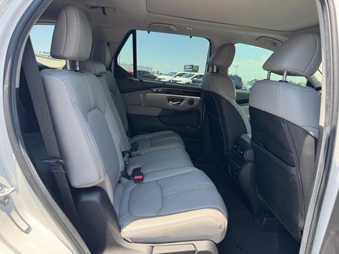 Certified 2025 Honda Pilot Touring image 11