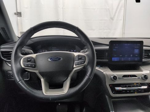 Used 2022 Ford Explorer XLT w/ Equipment Group 202A AWD/4WD image 22