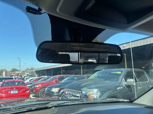 Used 2017 RAM 1500 Classic SLT AWD/4WD image 14
