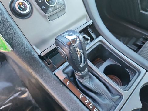 Used 2018 Ford Taurus SEL image 20