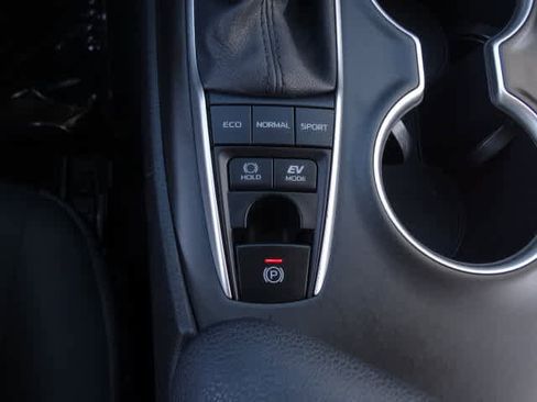 Certified 2021 Toyota Camry LE image 33